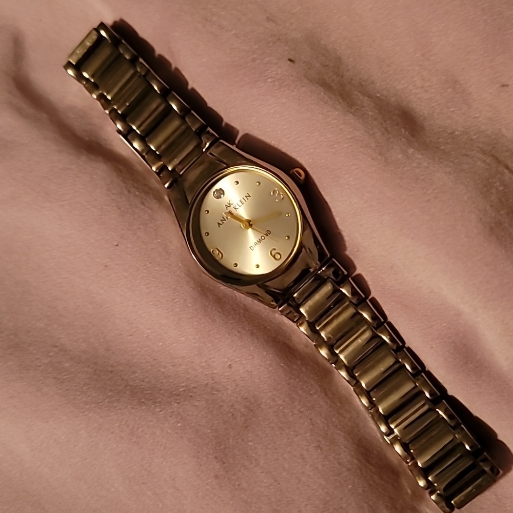 Anne Klein Diamond Women's Quartz Watch Silver Tone Band 10/1169-New Battery